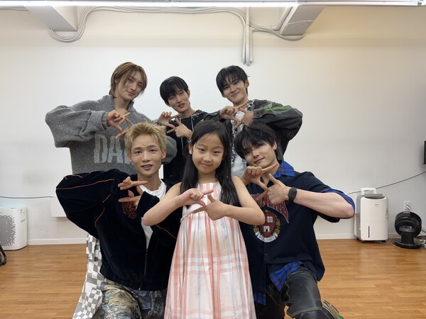 탈북민 멤버 포함된 아이돌 그룹 '1VERSE'... 꽃제비, K팝 무대 위 마이크... - 뉴스 썸네일 이미지